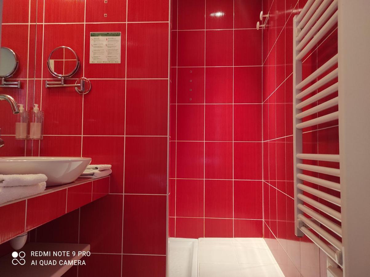 Logis Hotel De Paris Мюроль Екстер'єр фото