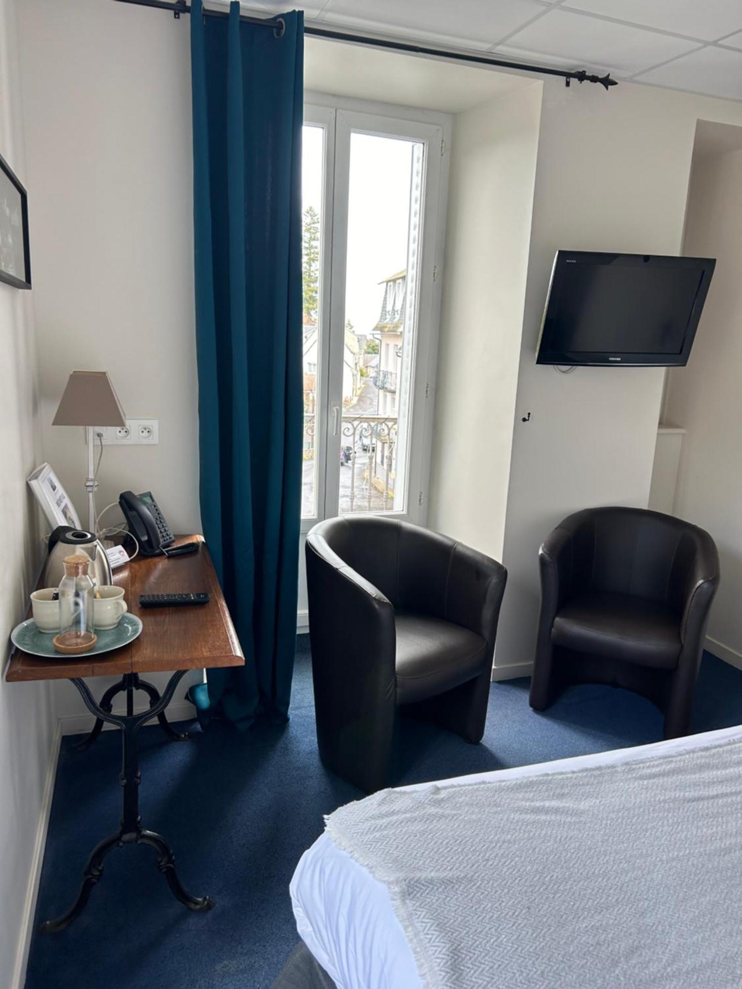 Logis Hotel De Paris Мюроль Екстер'єр фото