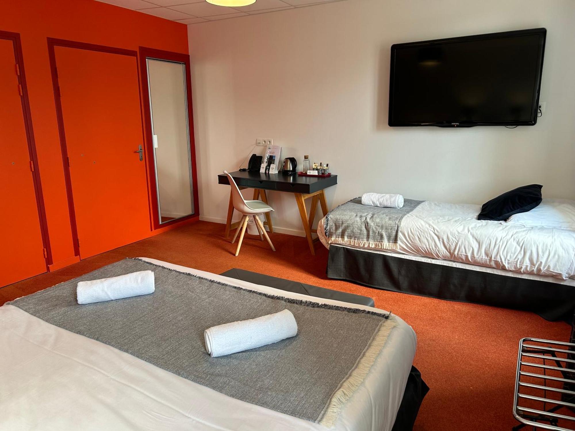 Logis Hotel De Paris Мюроль Екстер'єр фото