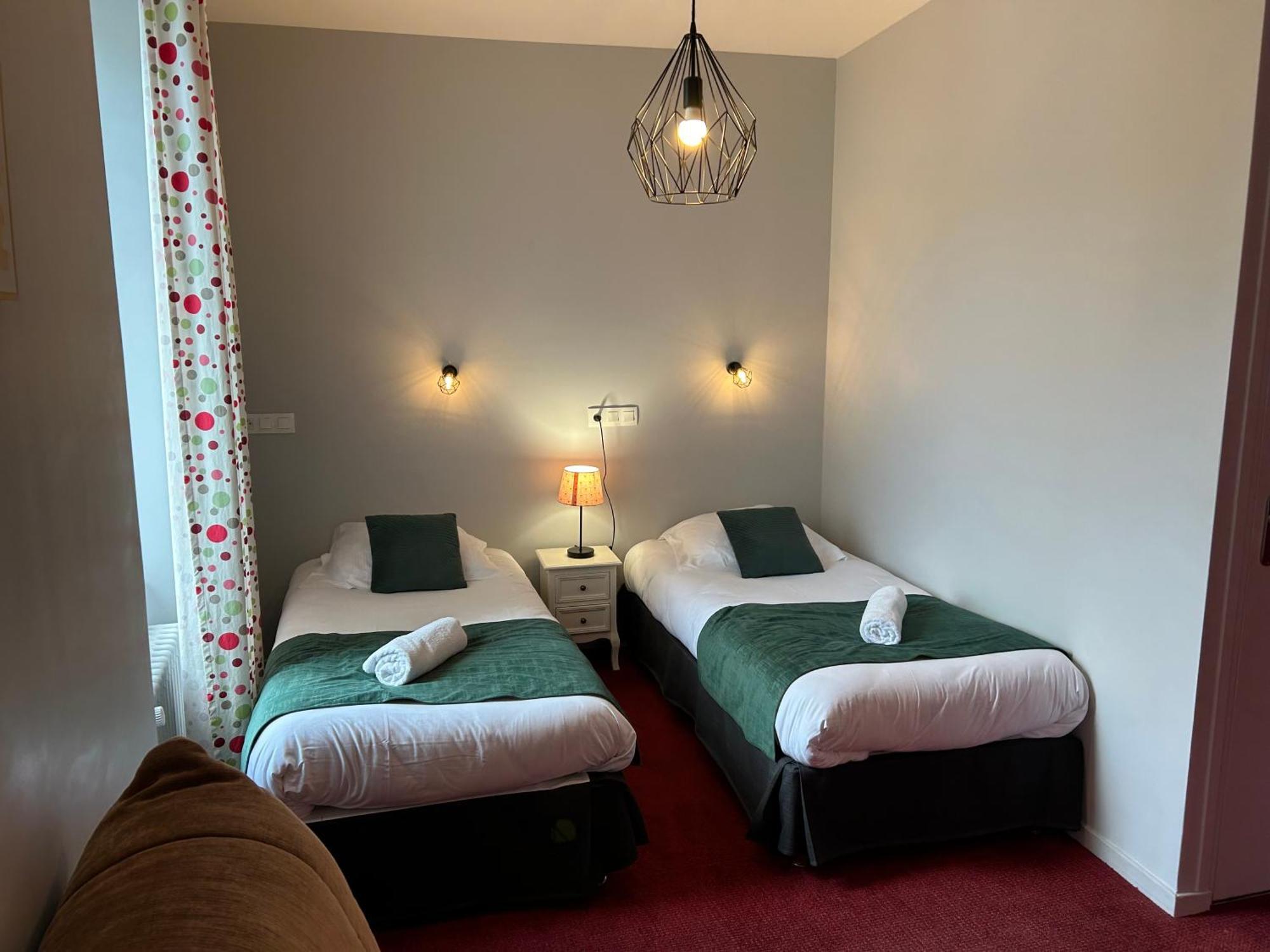Logis Hotel De Paris Мюроль Екстер'єр фото