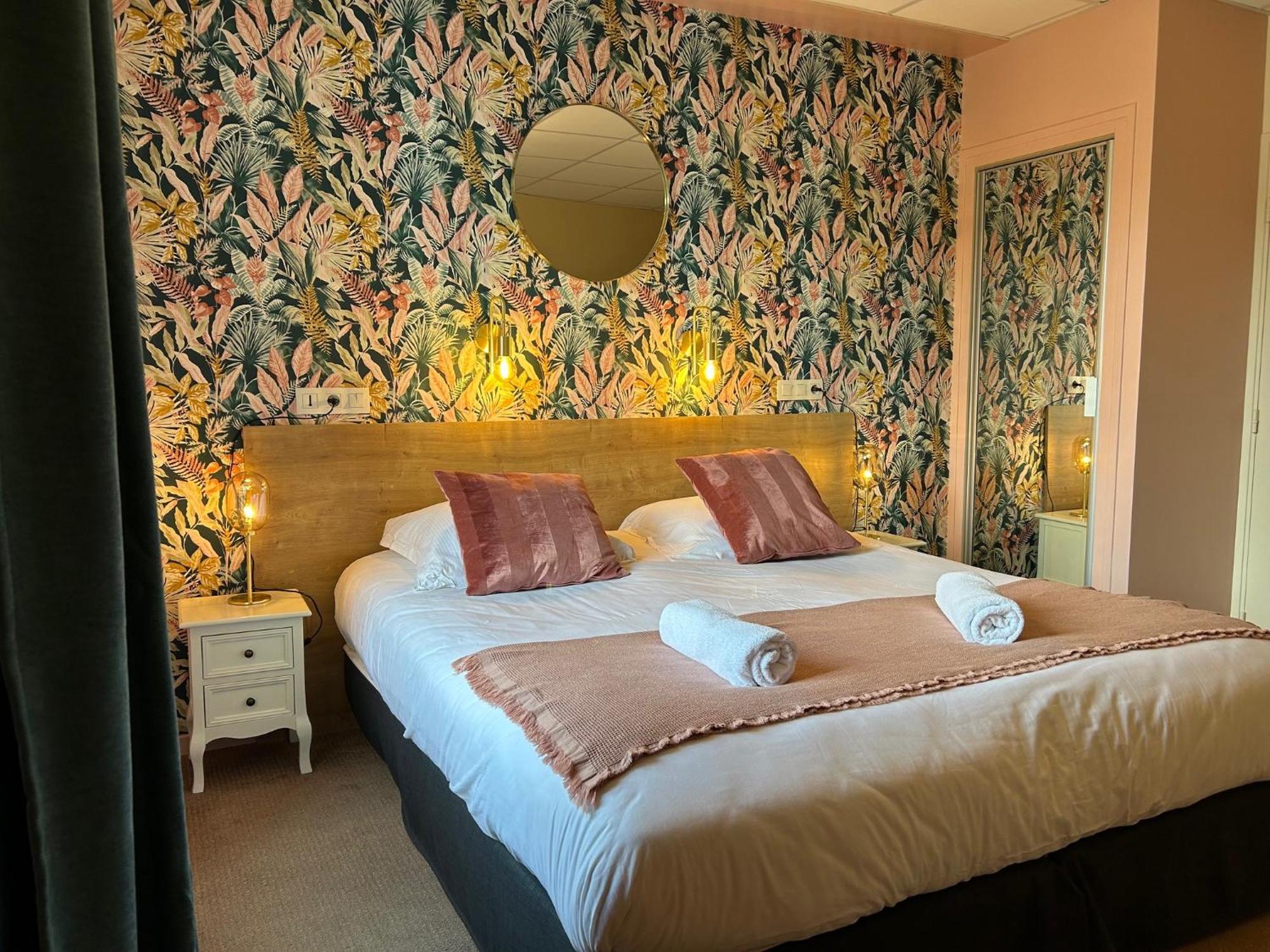 Logis Hotel De Paris Мюроль Екстер'єр фото