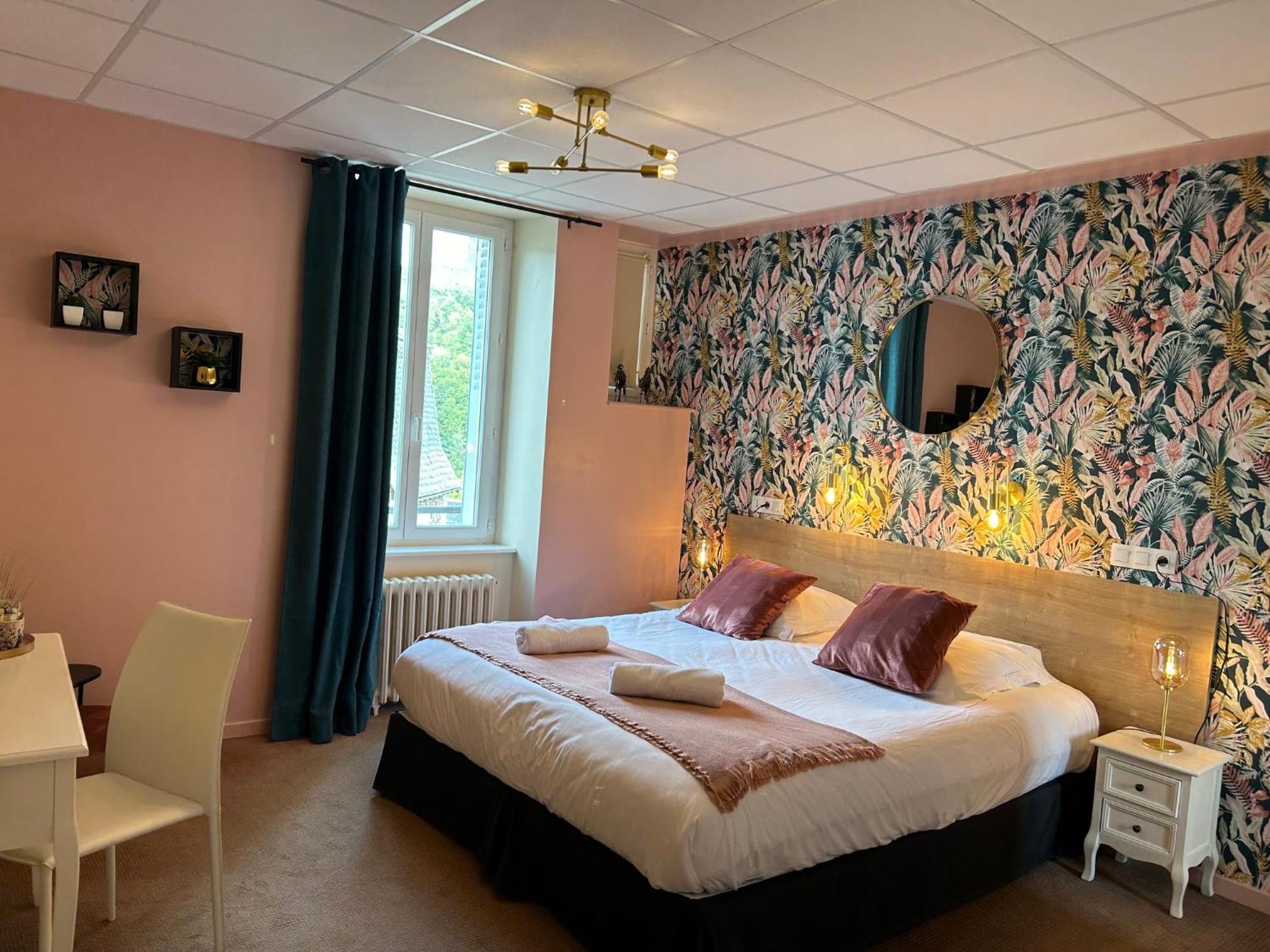 Logis Hotel De Paris Мюроль Екстер'єр фото