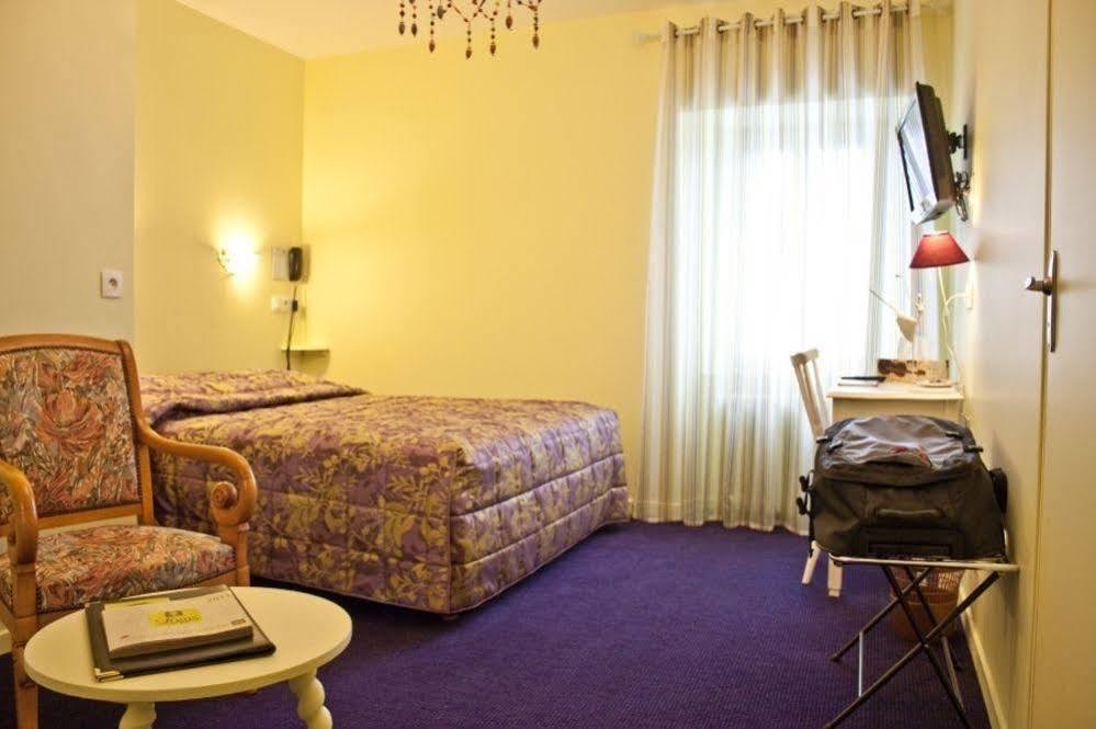 Logis Hotel De Paris Мюроль Екстер'єр фото